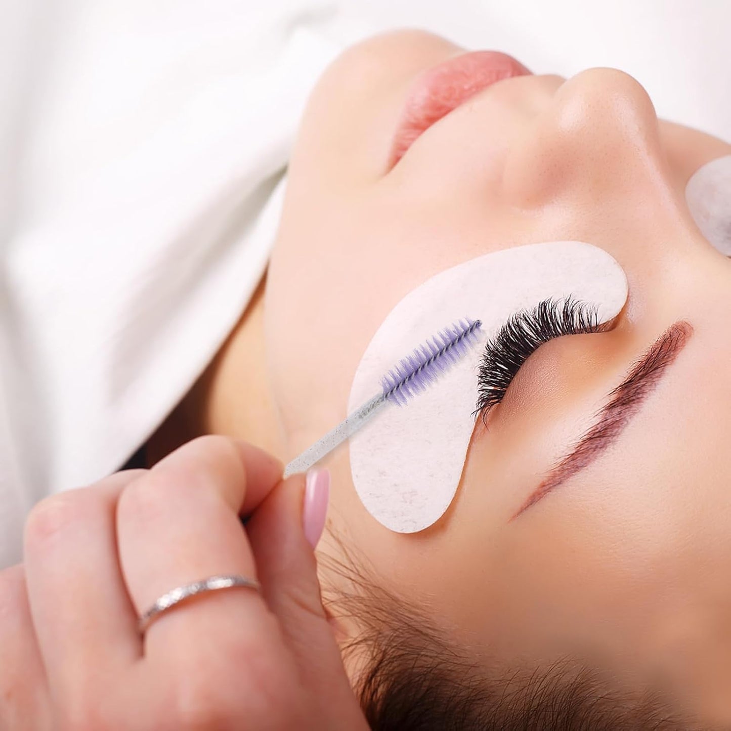 G2PLUS 100PCS Disposable Mascara Brushes, Crystal Lash Brush Makeup Kit, Adjustable Eyelash Spoolies for Eyelash Extensions, Eyebrow and Makeup (White + Purple)