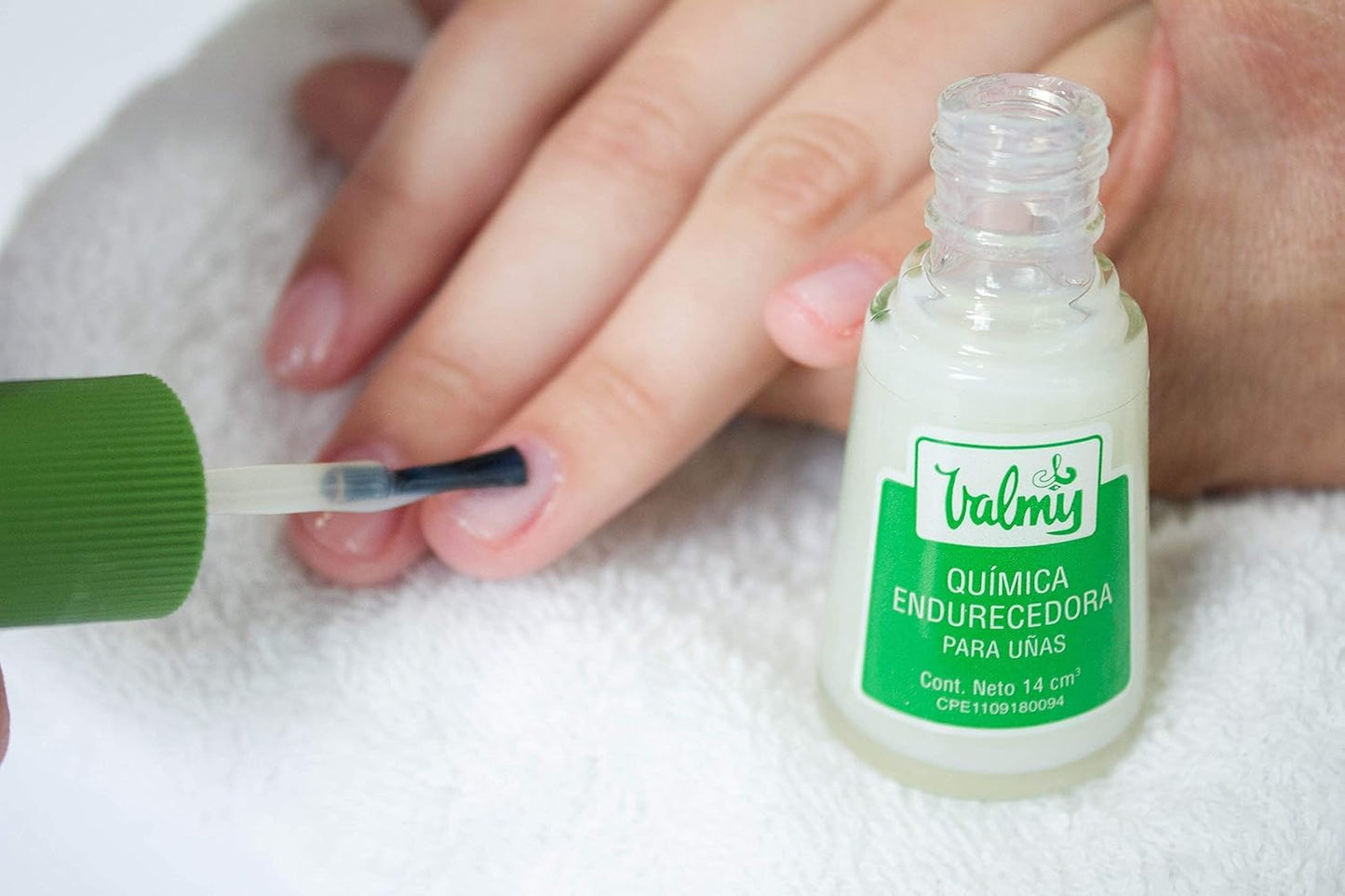 Quimica Endurecedora Nail Hardener - Strengthener and Protective Polish Treatment for Extra Strong Nails